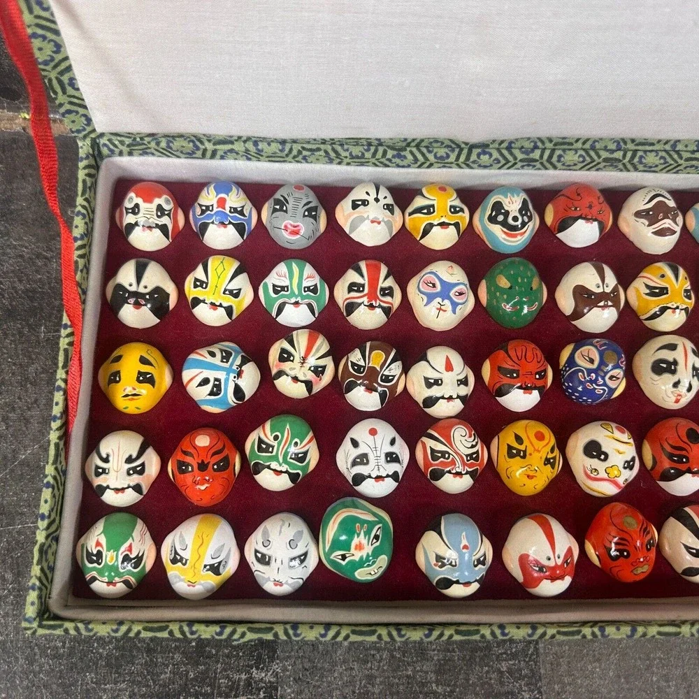 50‎ CHINESE THEATER PEKING OPERA FACES MASKS IN CASE -